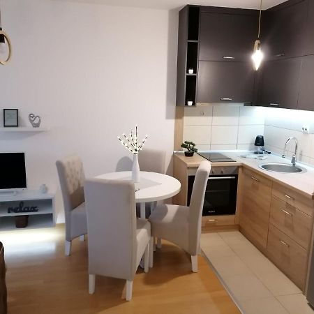 Emili Apartman ยาโกดินา ภายนอก รูปภาพ