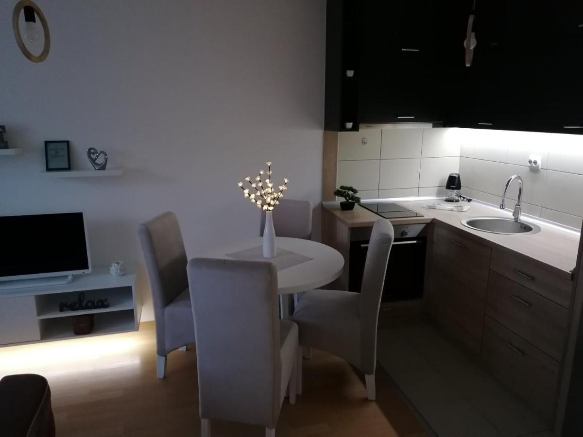 Emili Apartman ยาโกดินา ภายนอก รูปภาพ