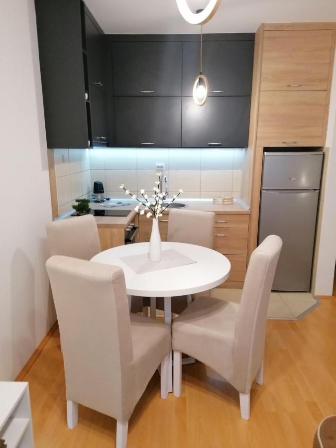 Emili Apartman ยาโกดินา ภายนอก รูปภาพ