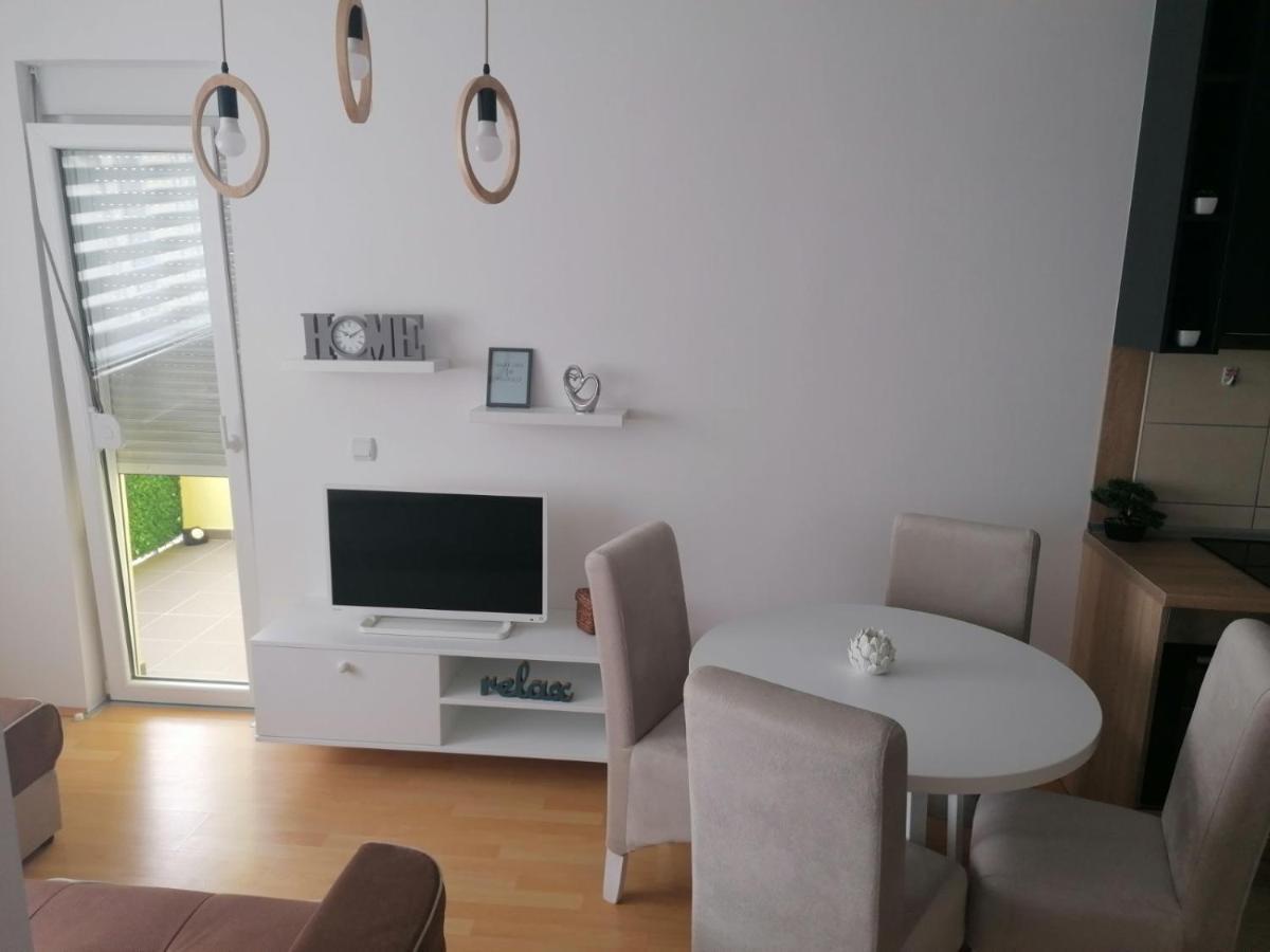 Emili Apartman ยาโกดินา ภายนอก รูปภาพ