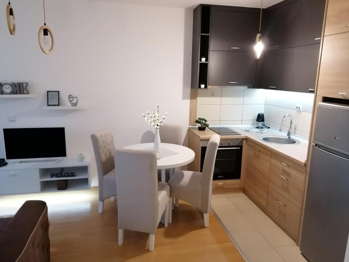 Emili Apartman ยาโกดินา ภายนอก รูปภาพ