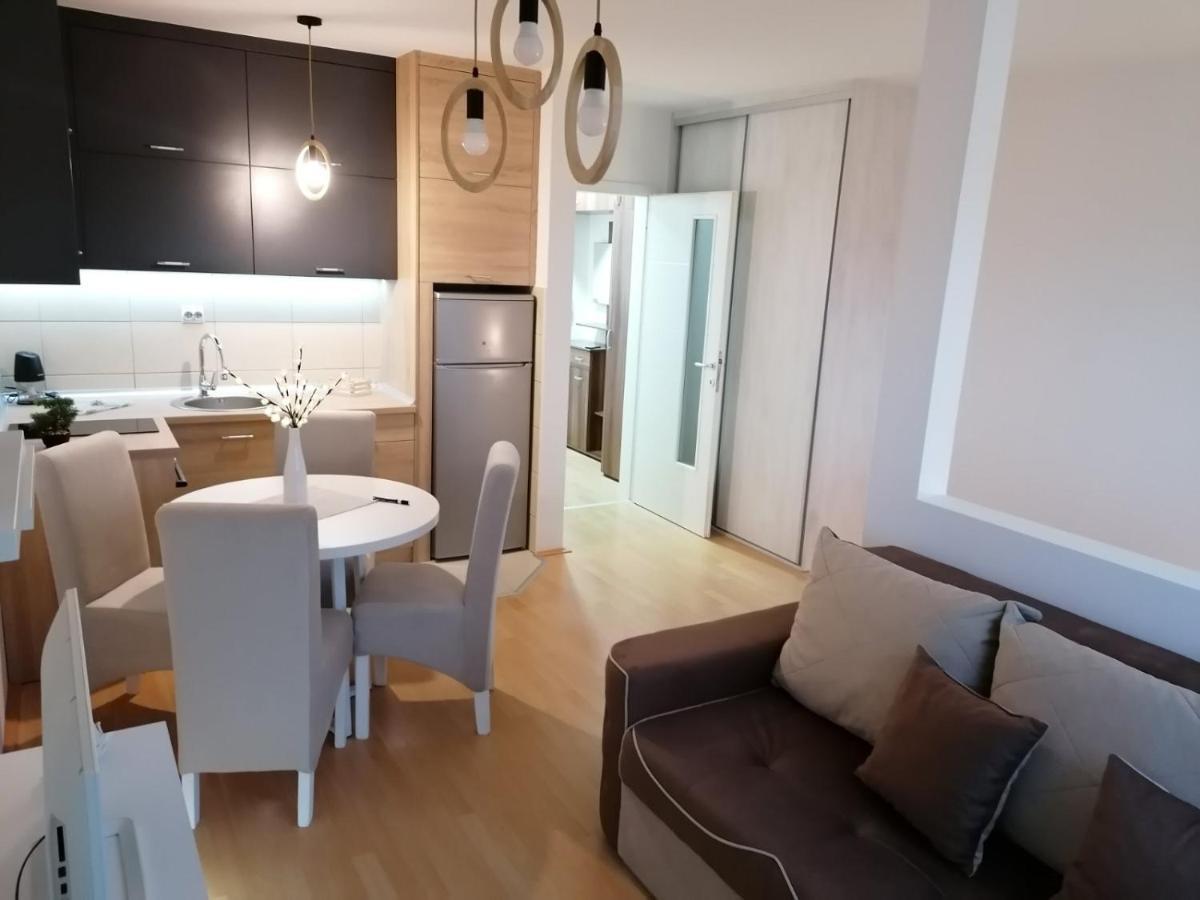 Emili Apartman ยาโกดินา ภายนอก รูปภาพ