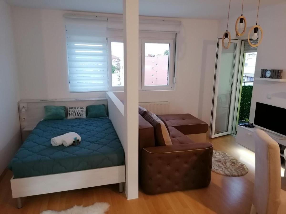 Emili Apartman ยาโกดินา ภายนอก รูปภาพ