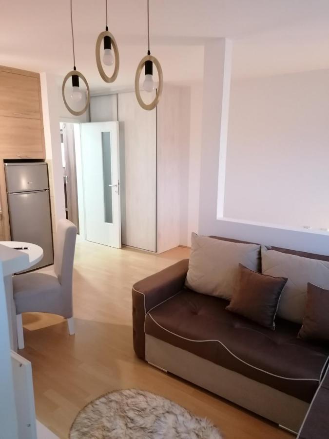 Emili Apartman ยาโกดินา ภายนอก รูปภาพ