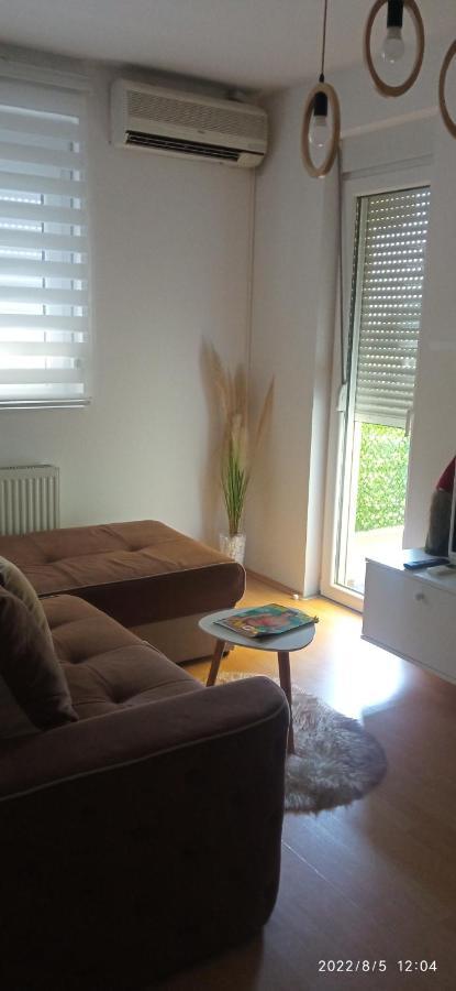 Emili Apartman ยาโกดินา ภายนอก รูปภาพ