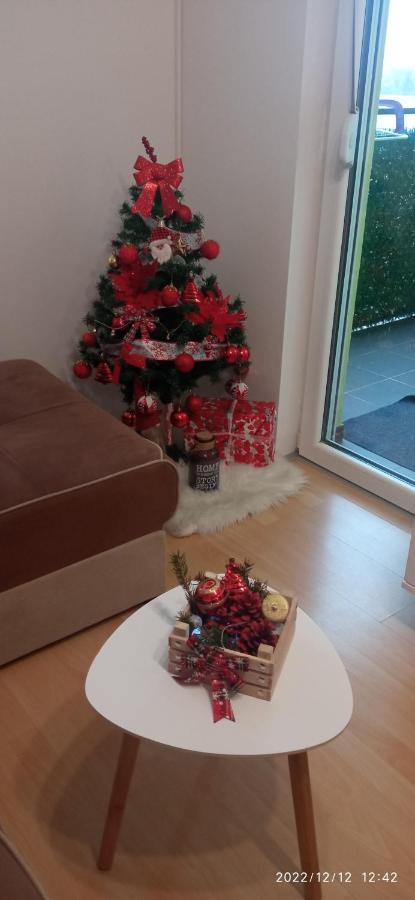 Emili Apartman ยาโกดินา ภายนอก รูปภาพ